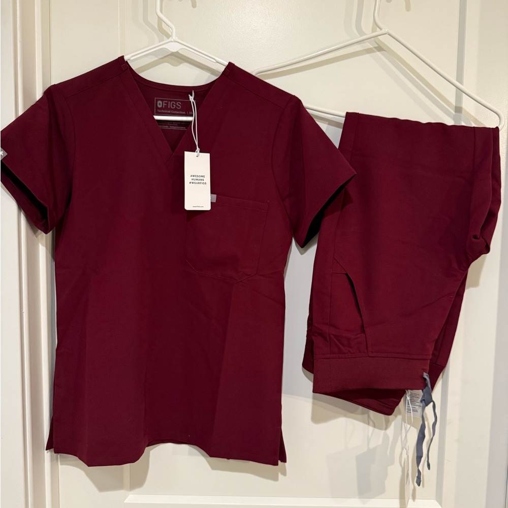 Figs Burgundy Scrub Set